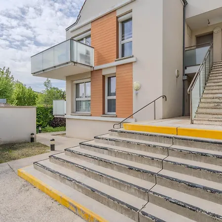Magic Bricks A 10 Min 7 Personnes Terrasse Billard Parking Arrivee Autonome Chanteloup-en-Brie
